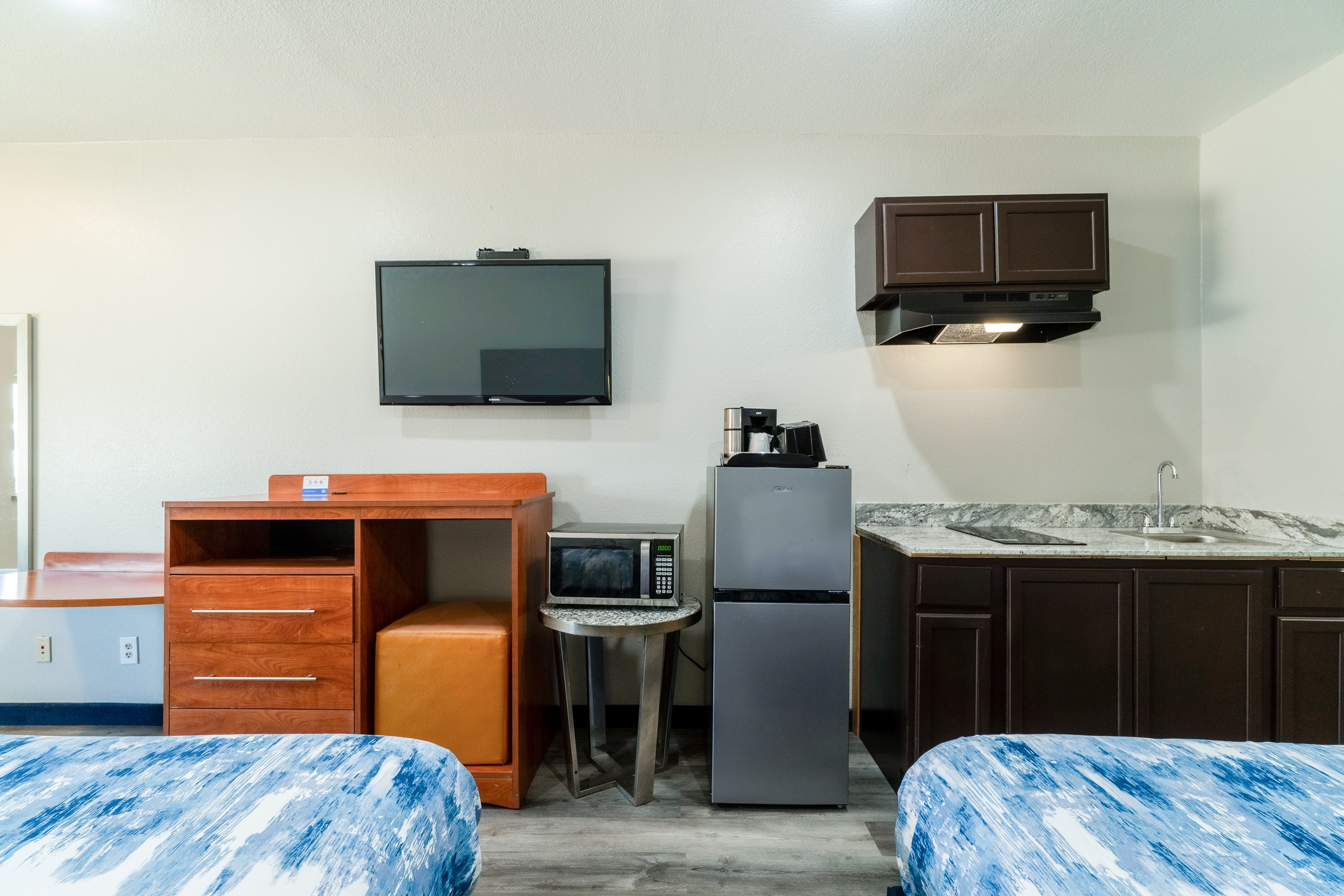 Atria Inn & Suites Kitchenette 35/43
