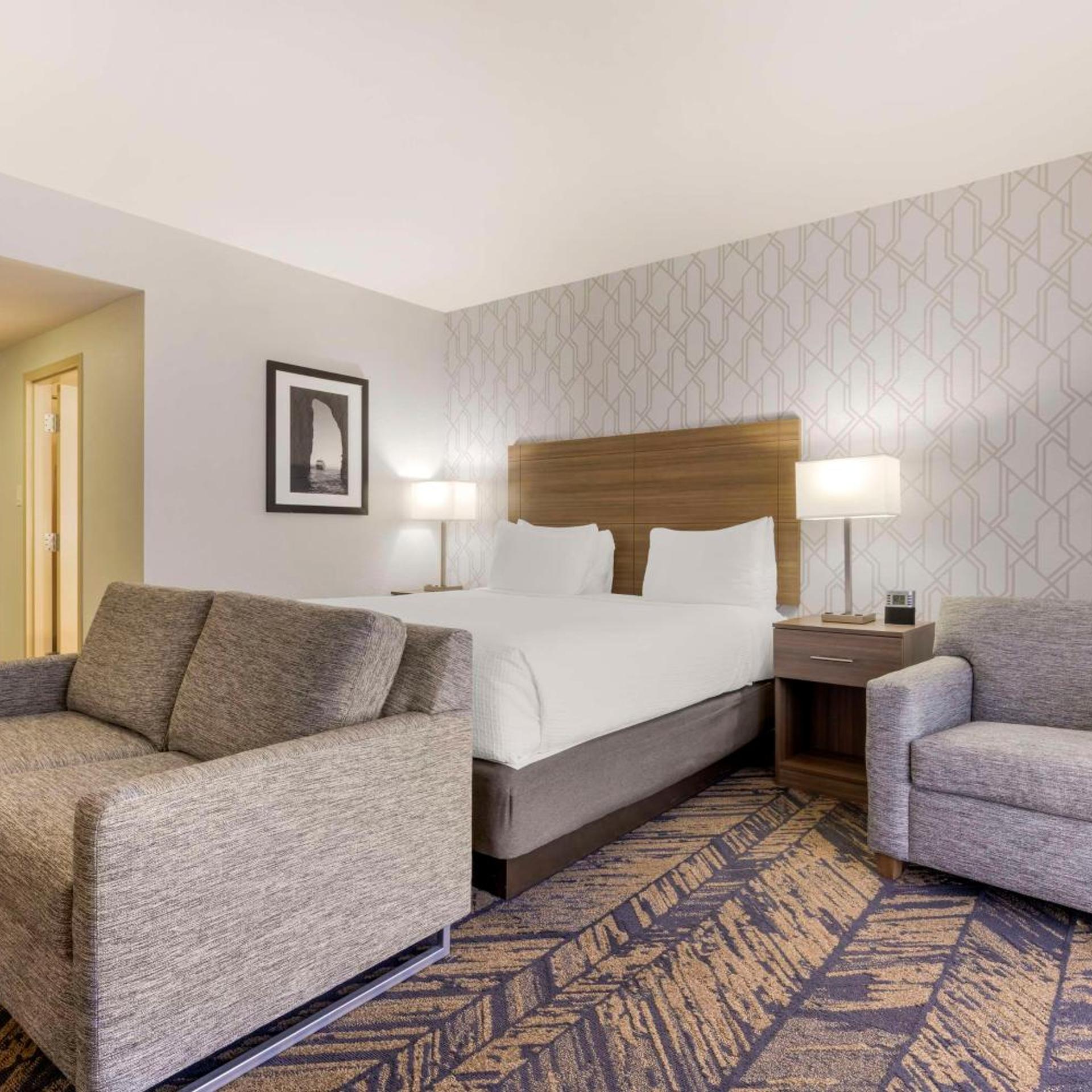 Family Suite, King Bed, Sofa, High Floor