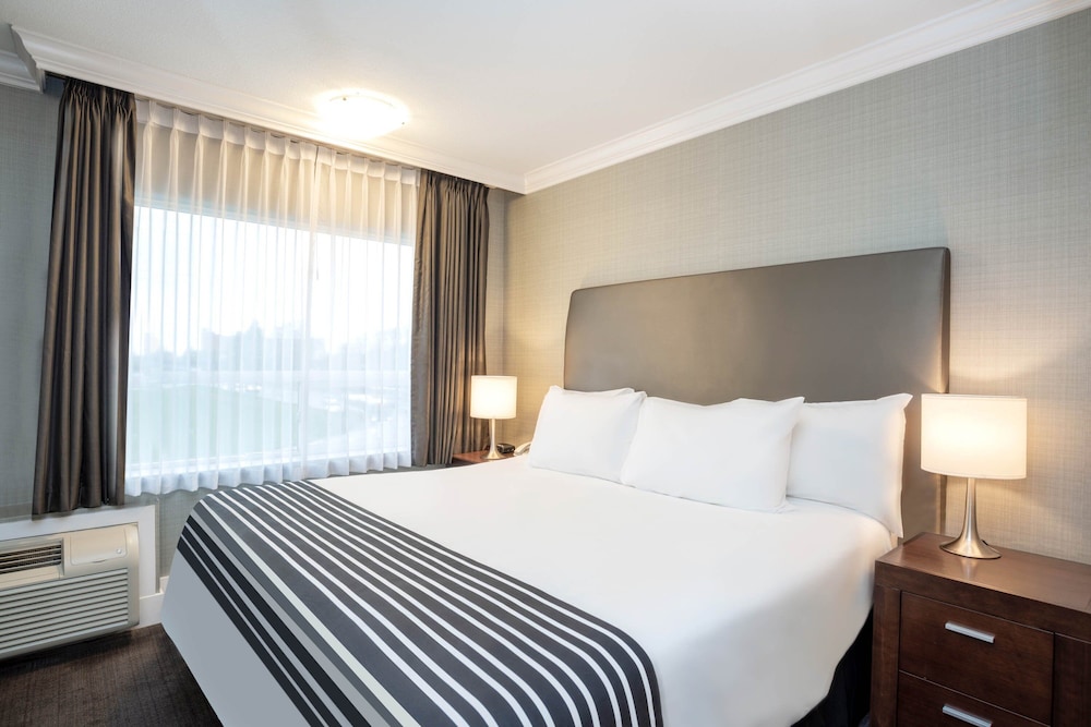 Sandman Hotel Vancouver Airport 12/38