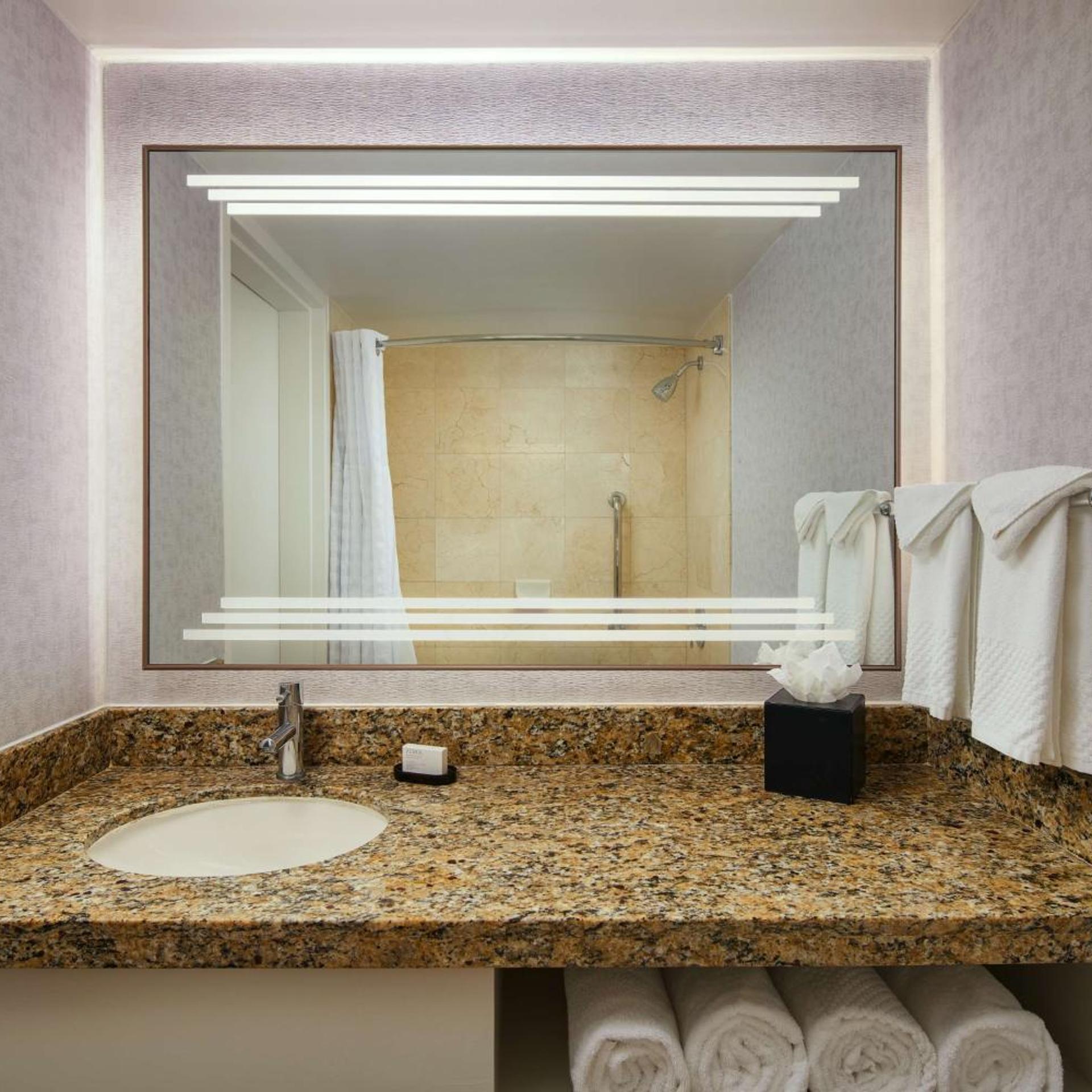 جناح ركني بسريرين كوين بشرفة، Embassy Suites by Hilton West Palm Beach Central 5/5