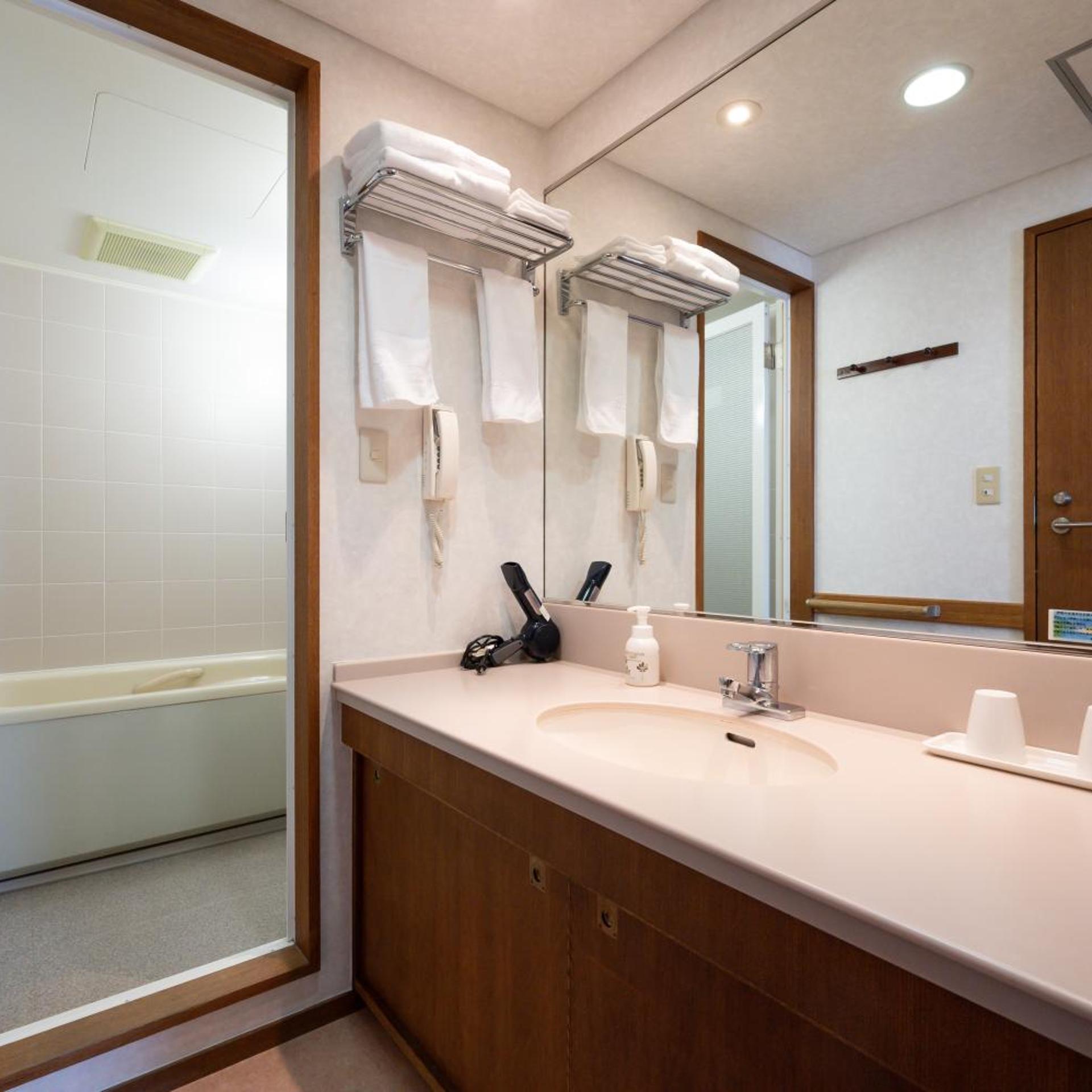 Ise Pearl Pier Hotel 53/55