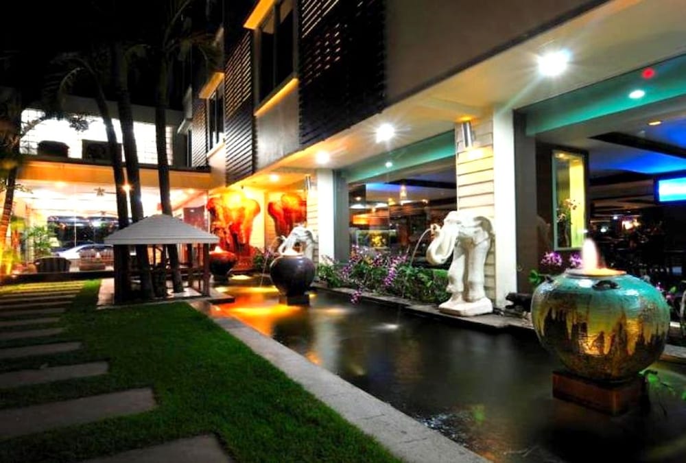 The Airport Hotel 7/27