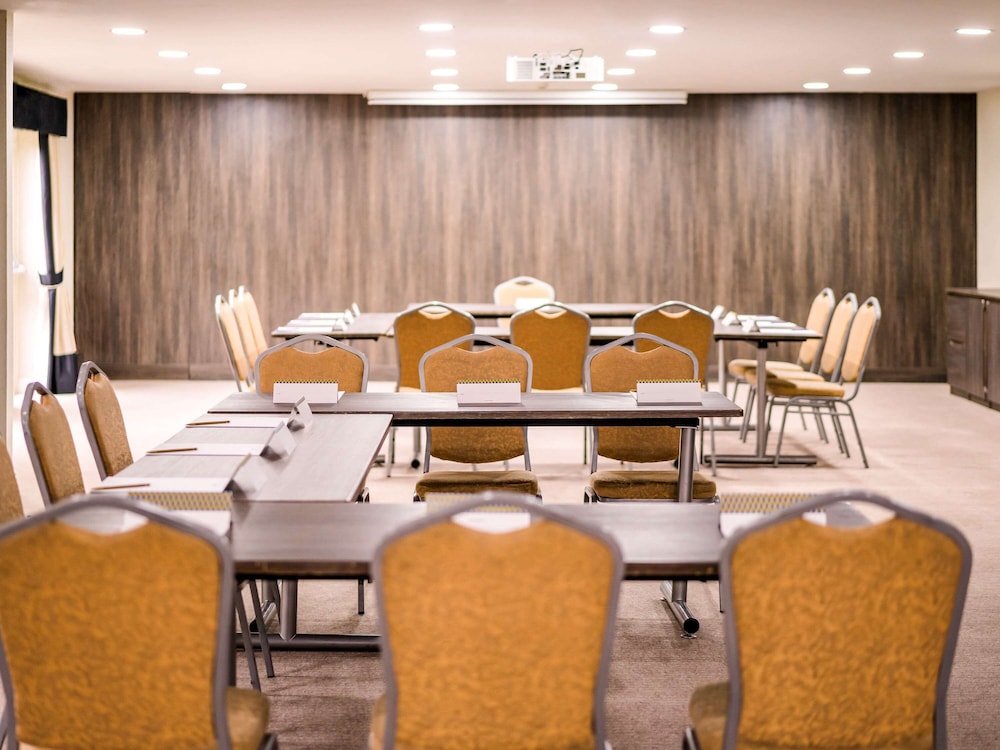 Mercure Milton Keynes 66/76