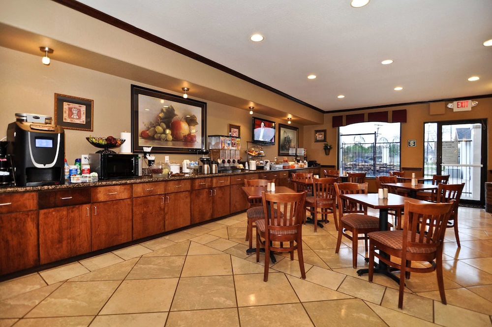 Best Western Plus Victoria Inn & Suites 19/26