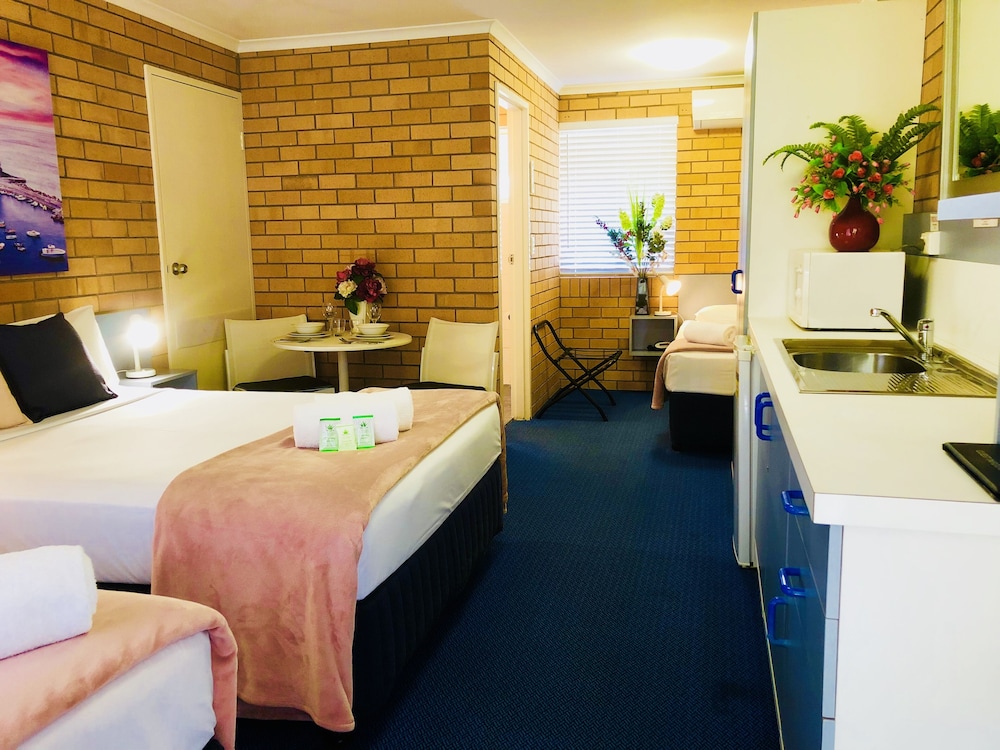 Bosuns Inn Motel 19/26