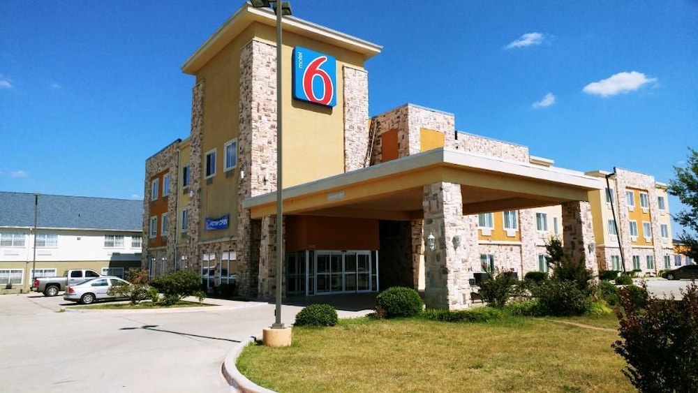 Motel6 Mineral Wells, TX image