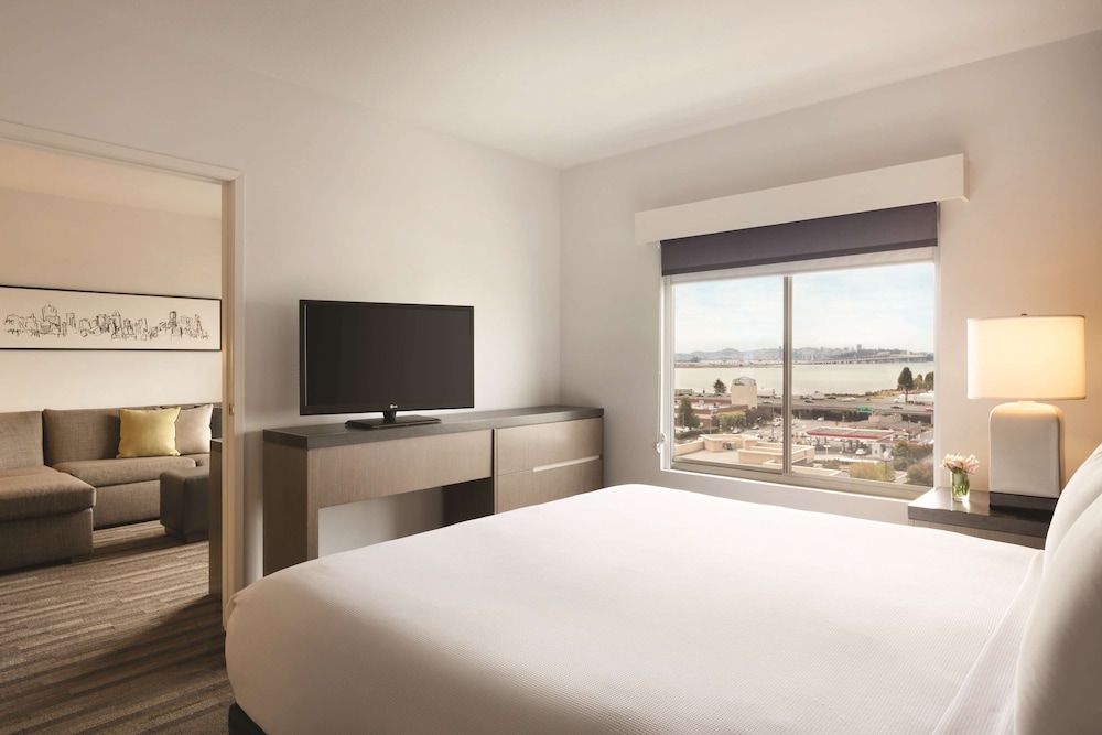 Suite, King Bed, Bay View, Kitchen