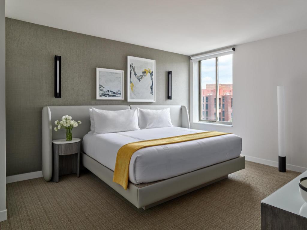 جناح جونيور بسرير كينج، One Washington Circle DC, Tapestry Collection by Hilton 3/9