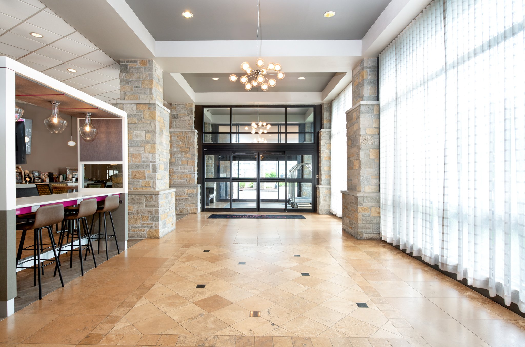 CROWNE PLAZA MILWAUKEE AIRPORT 38/81