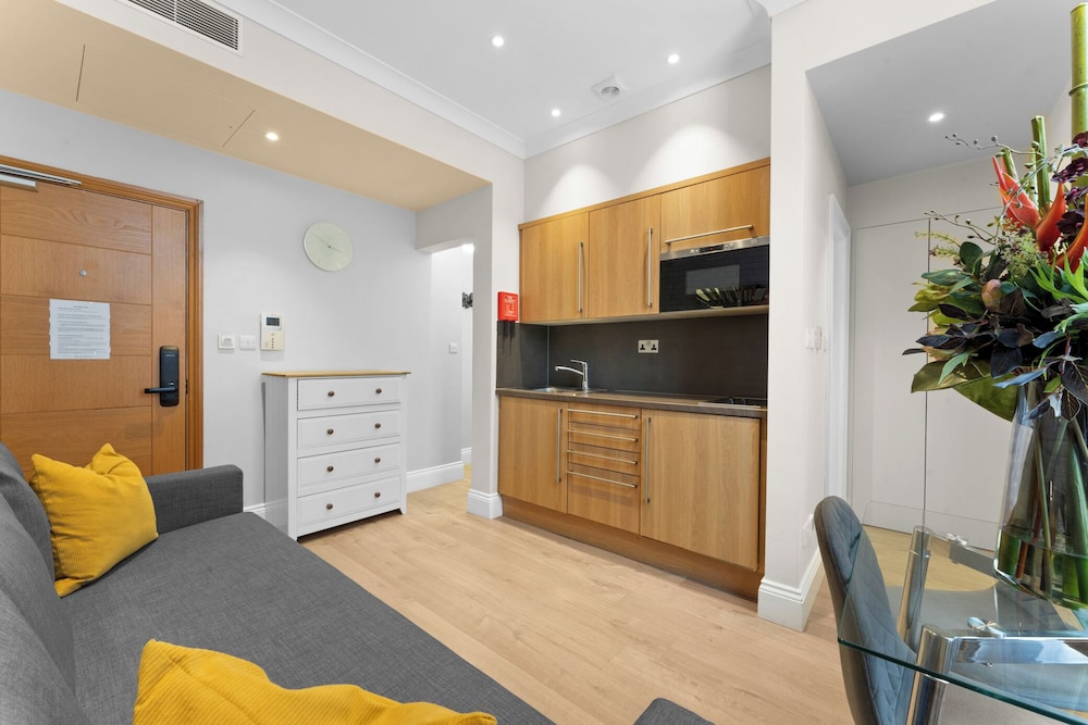 Guilford Street Apartments 7/50
