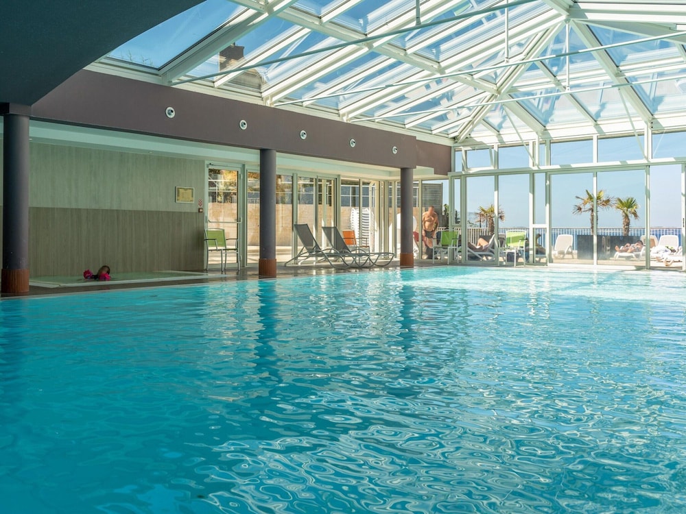 swimming pool spa