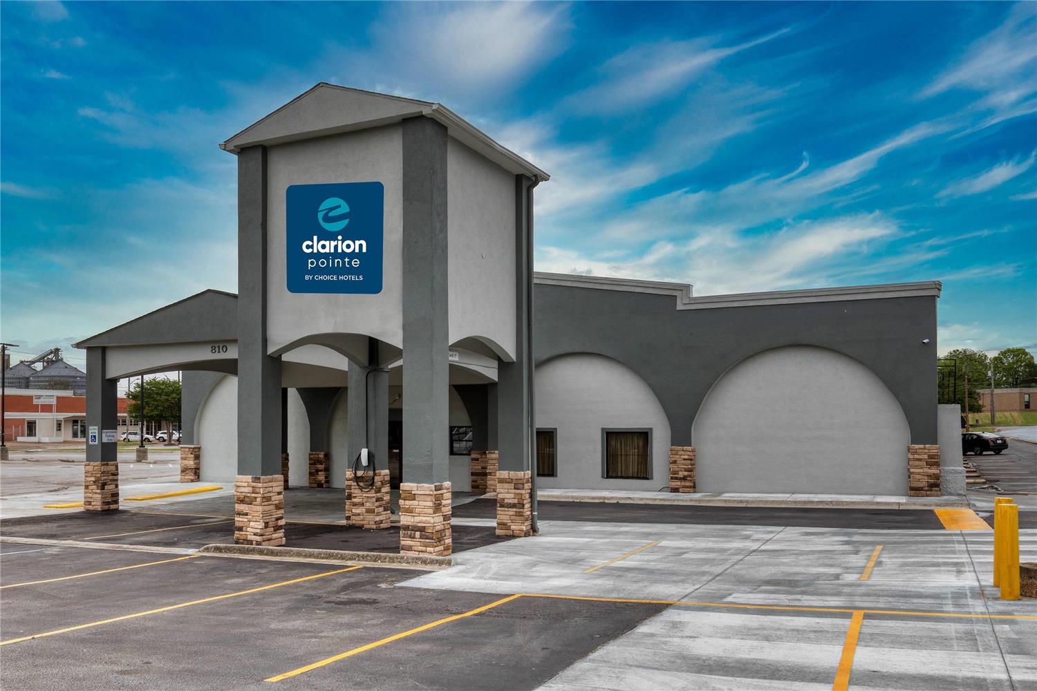 Clarion Pointe Decatur River City 37/41