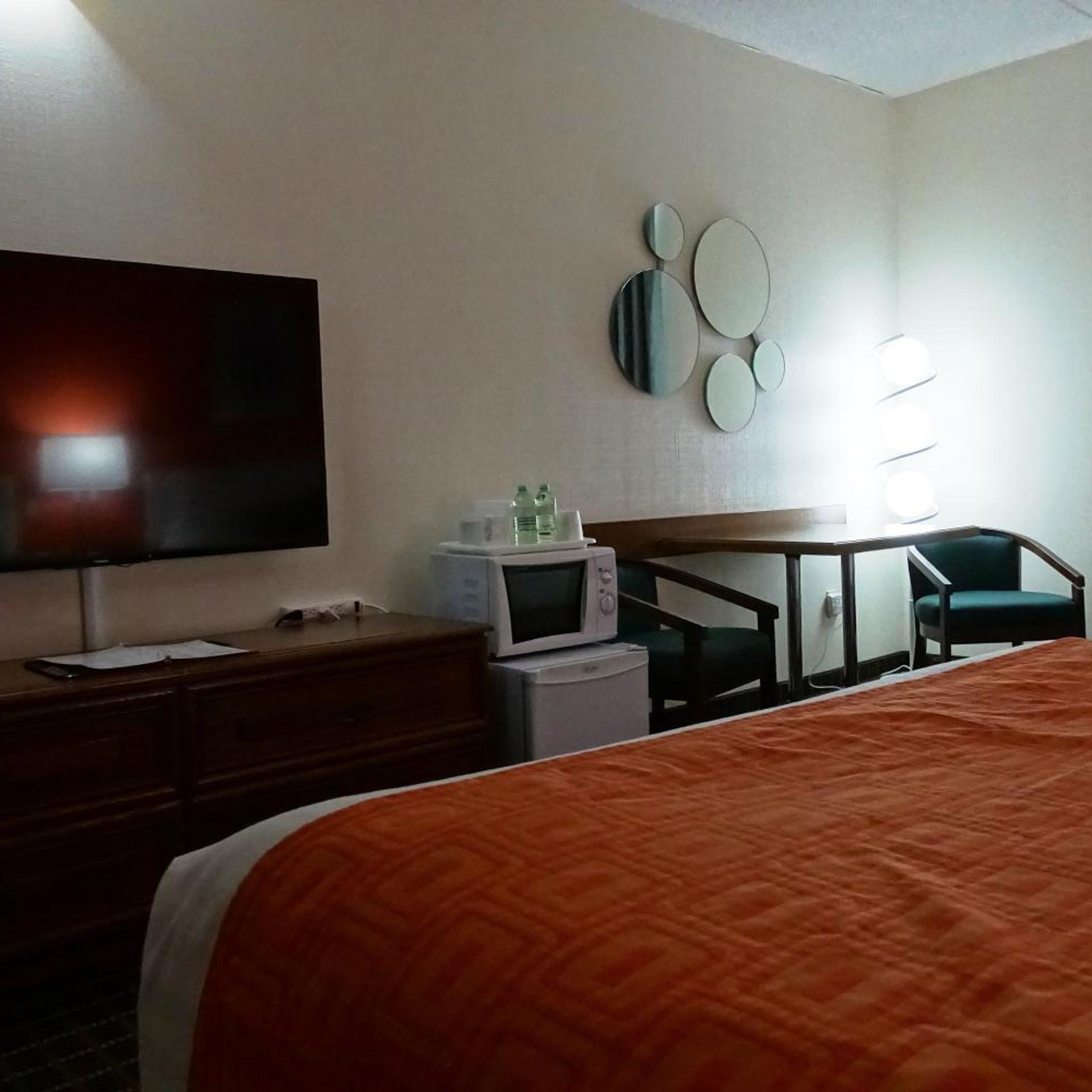 Howard Johnson by Wyndham Tillsonburg 25/28