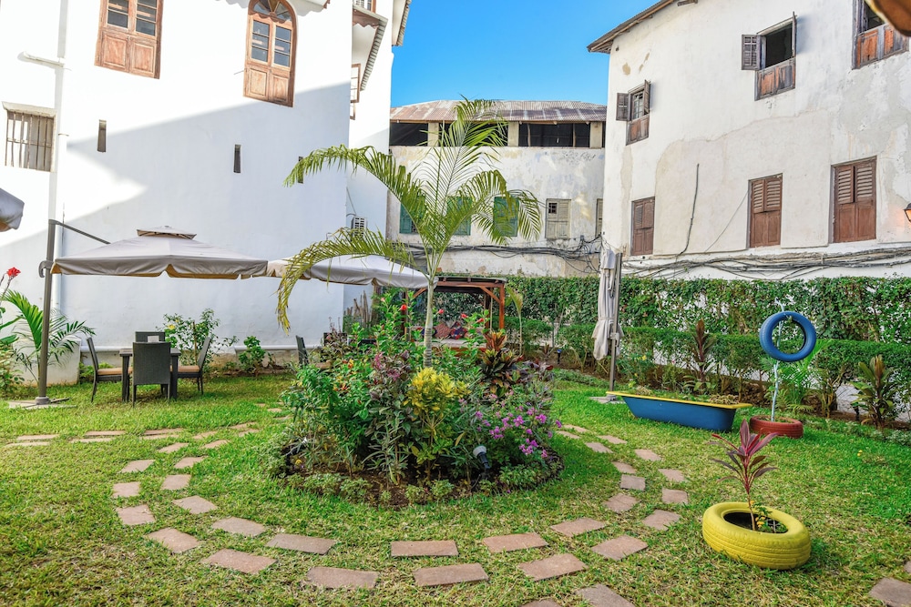 Beyt Al Salaam Boutique Hotel 60/63