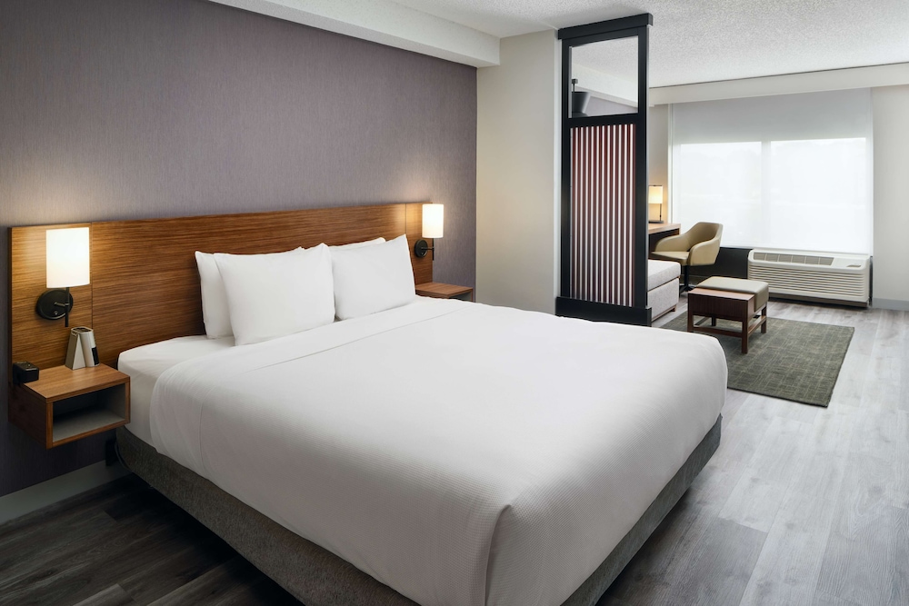Hyatt Place Greensboro 10/54