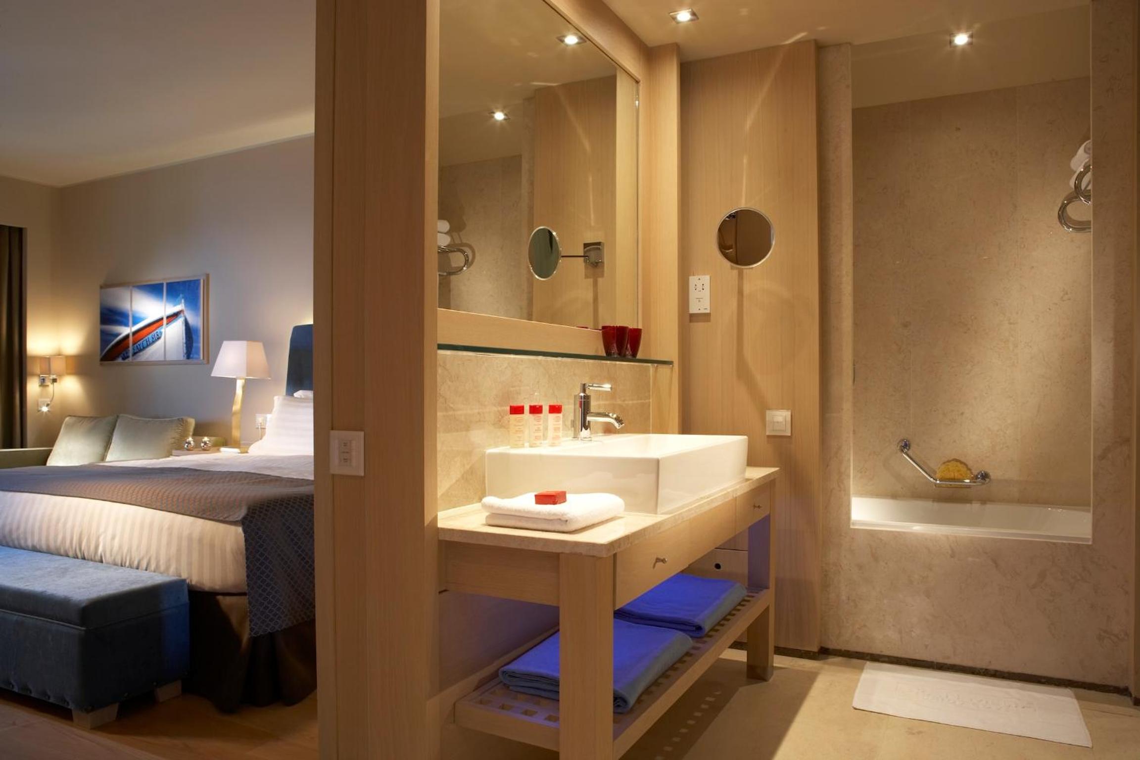 1 Bedroom, Suite, King Bed, Sea View, Sofa, Private Pool