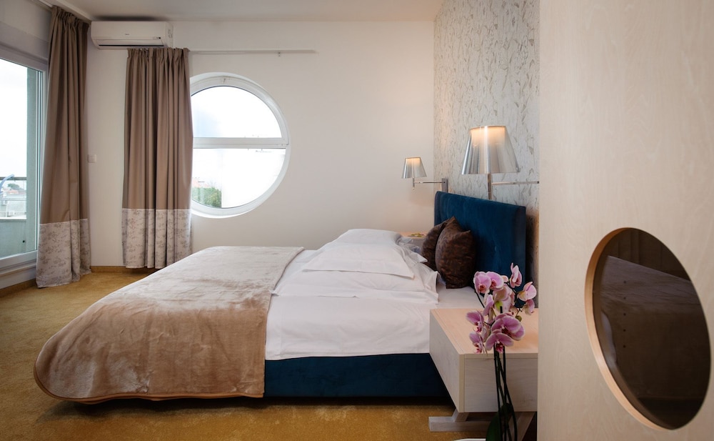 Boban Luxury Suites 32/80
