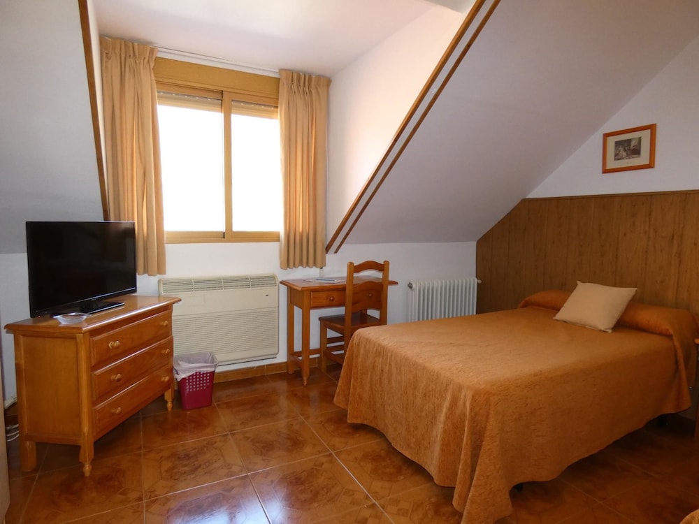 RURAL MOUNTAIN HOTEL - CAZORLA 10/25