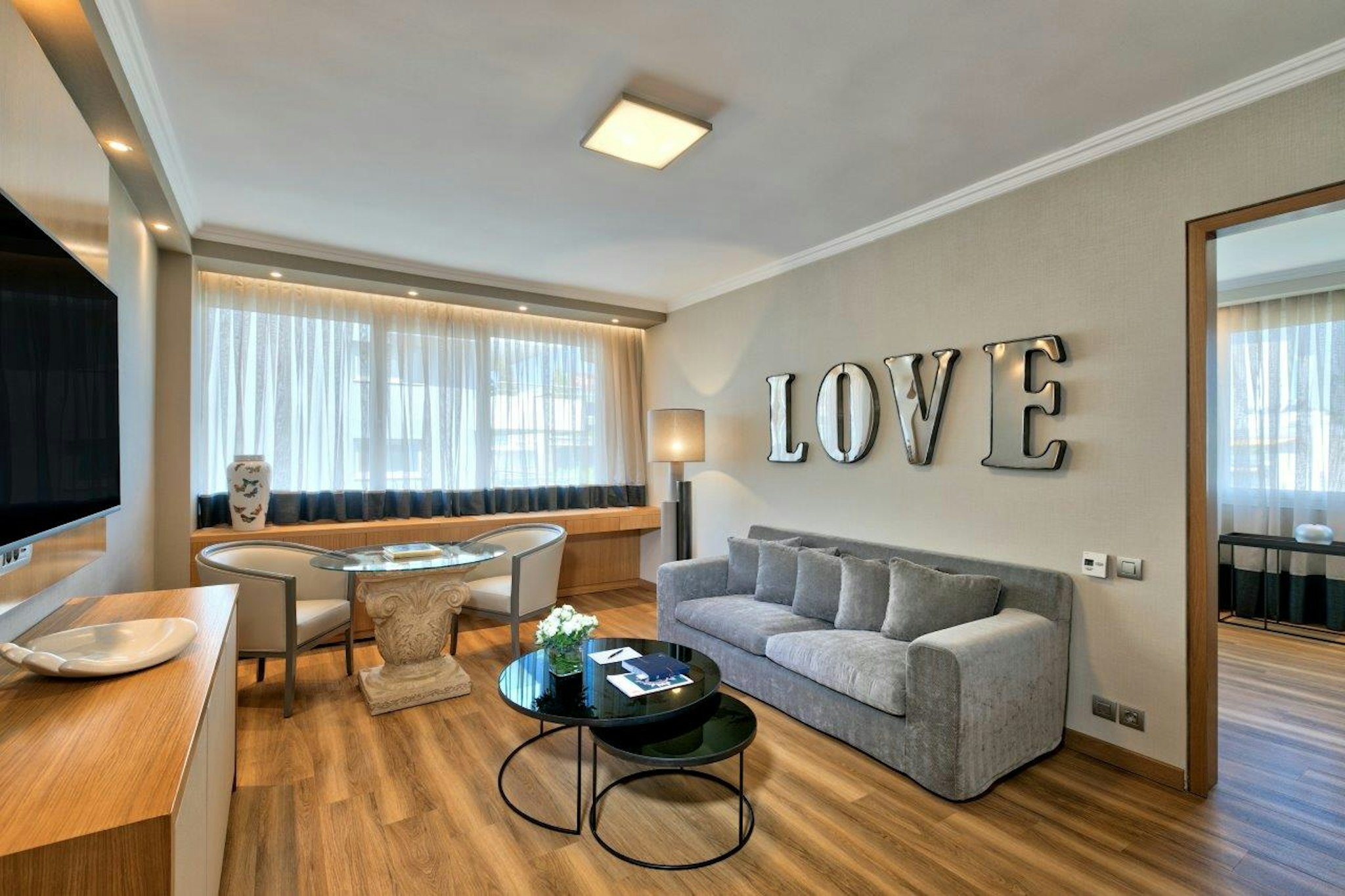 Divani Caravel Hotel 62/87