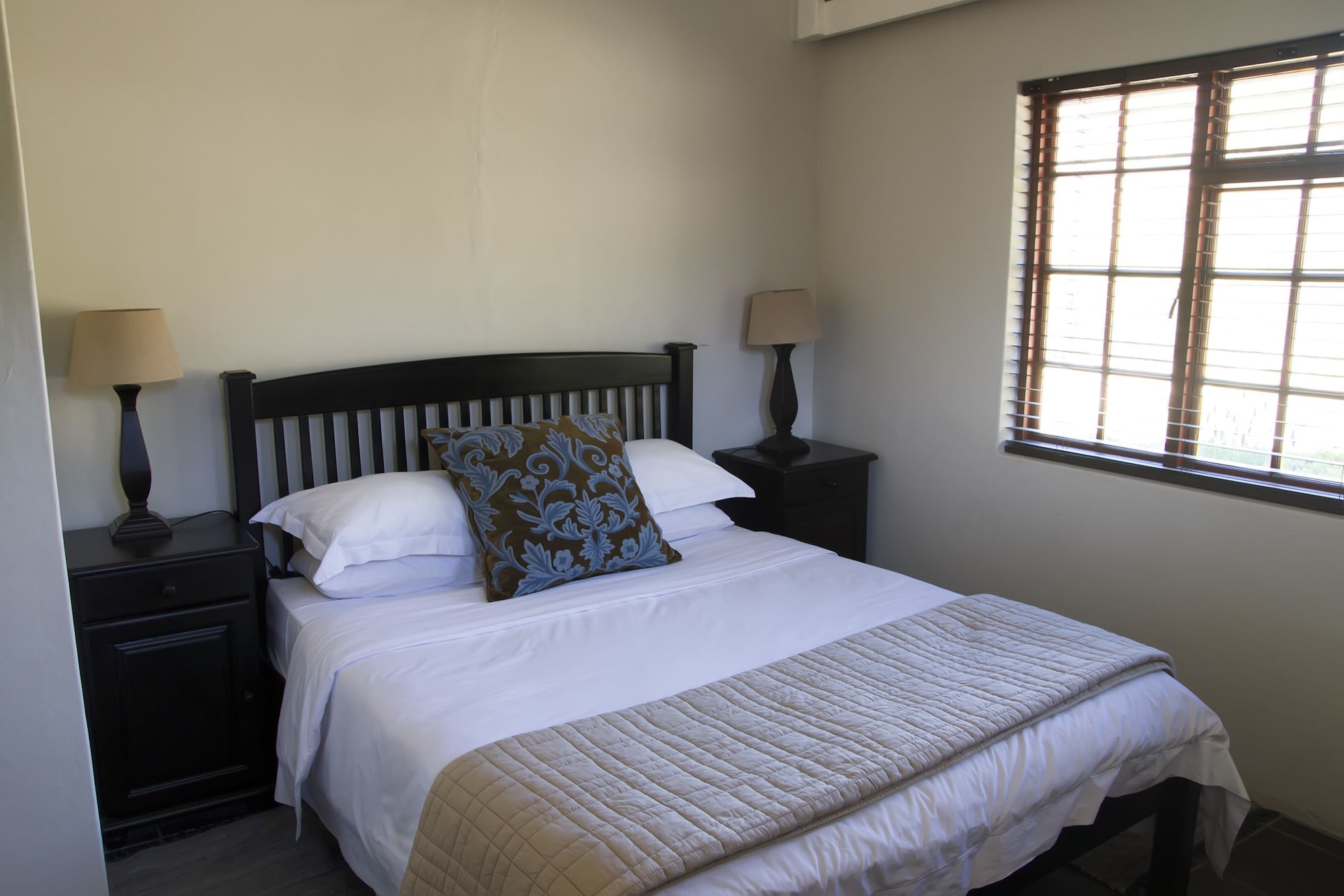 2 Bedrooms, Family, Cottage, Queen and Twin Beds, Mountain View