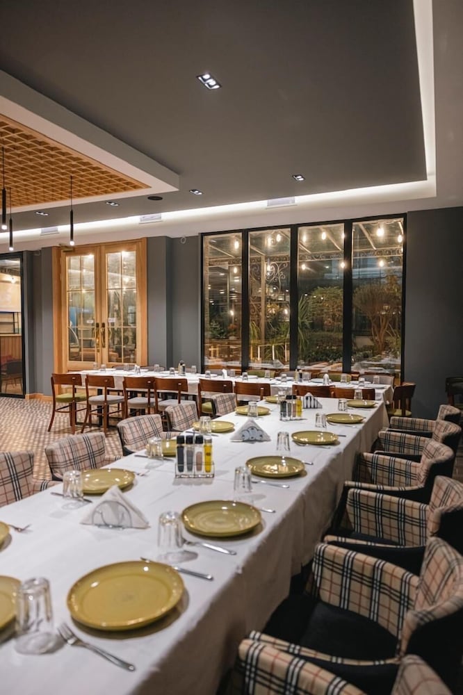 Oxygen Boutique Hotel Tirana 36/55