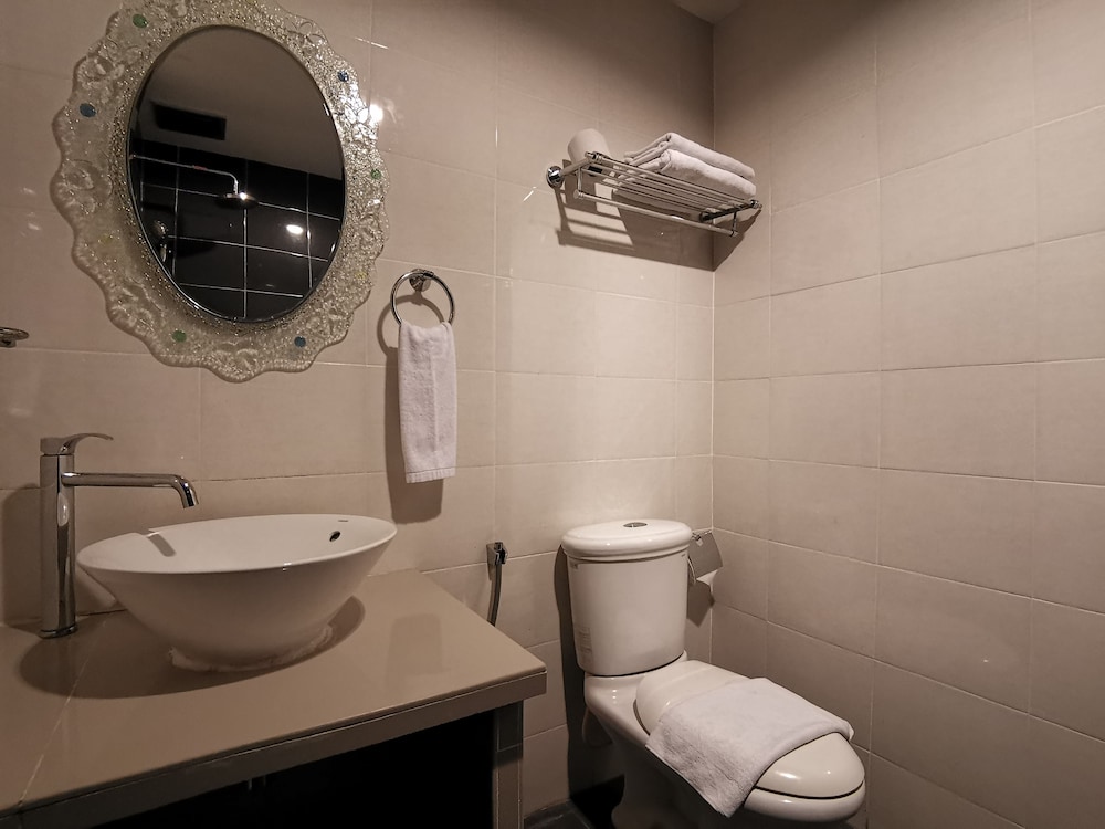 8 BOUTIQUE BY THE SEA HOTEL 43/50