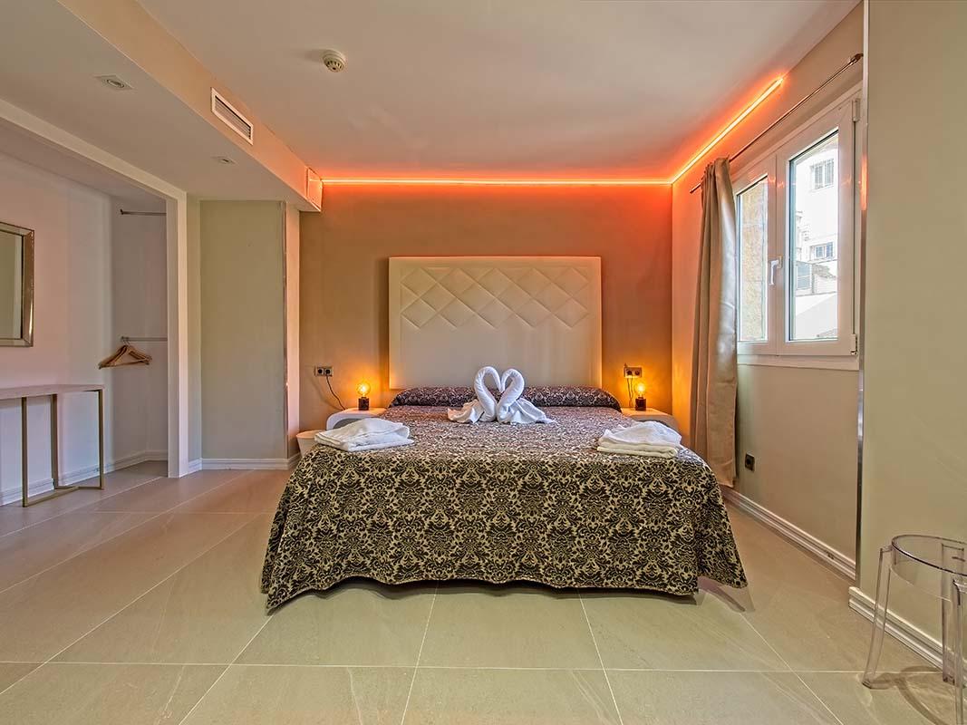 ROOM, DOUBLE BED, JETTED TUB
