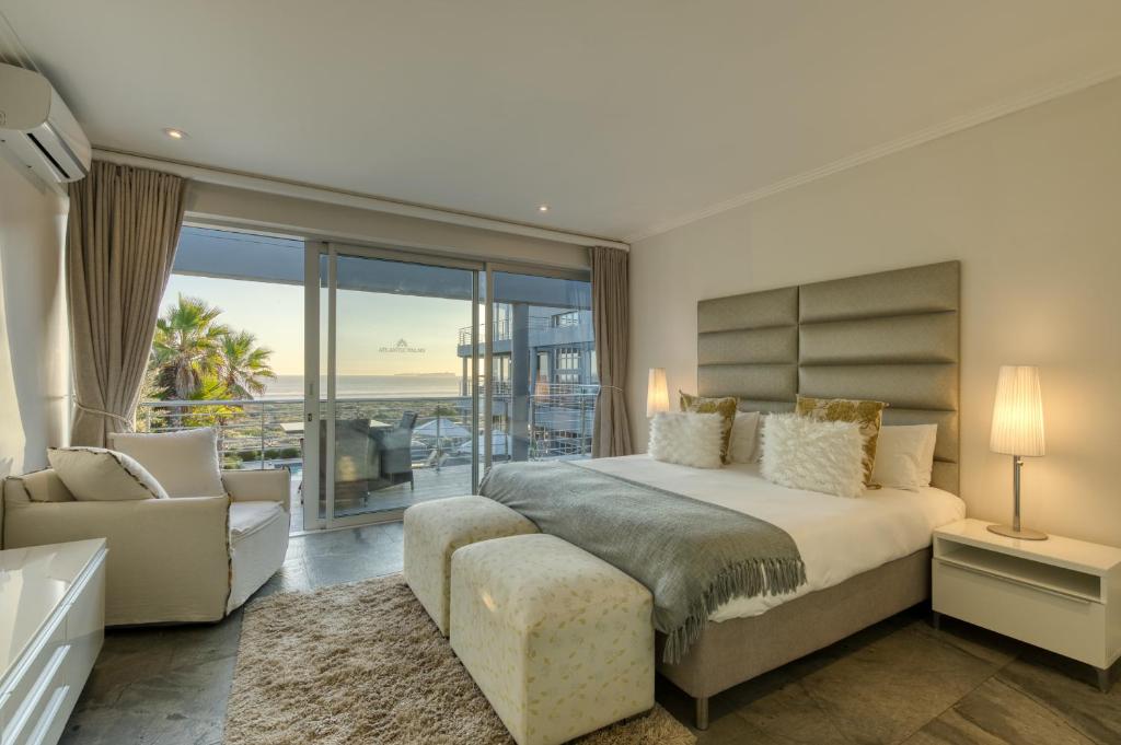 Room, Sea View