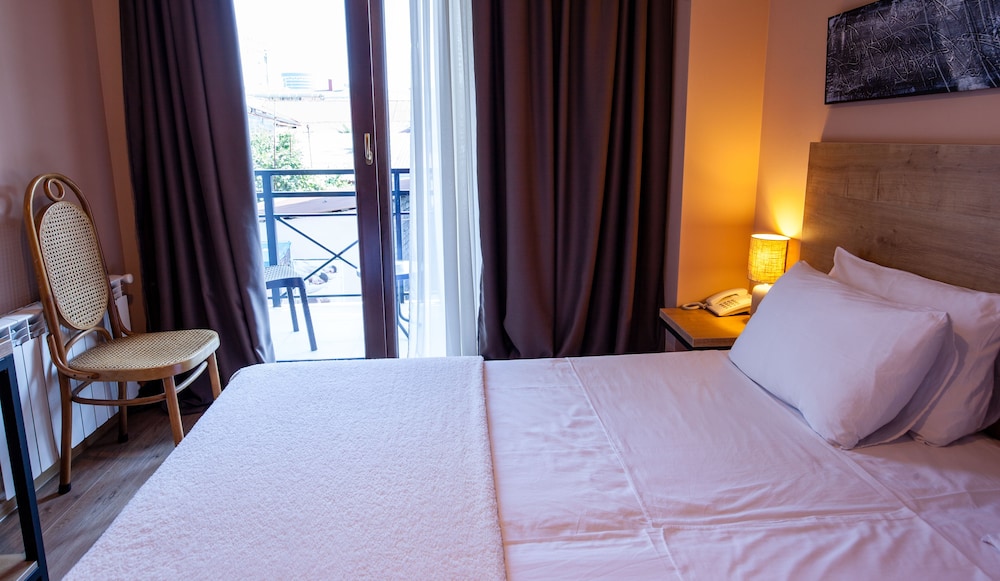 Hotel N16 16/48
