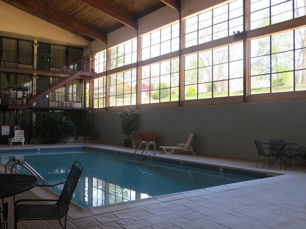 Lake Norfork Inn 17/50