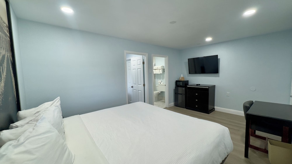 2 BEDROOMS, SUITE
