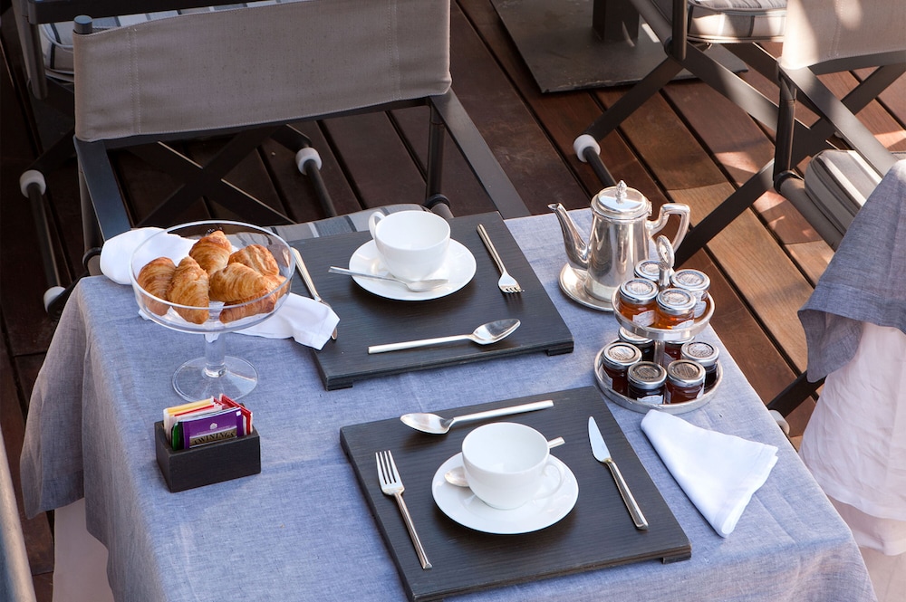 Eight Hotel Paraggi 79/92