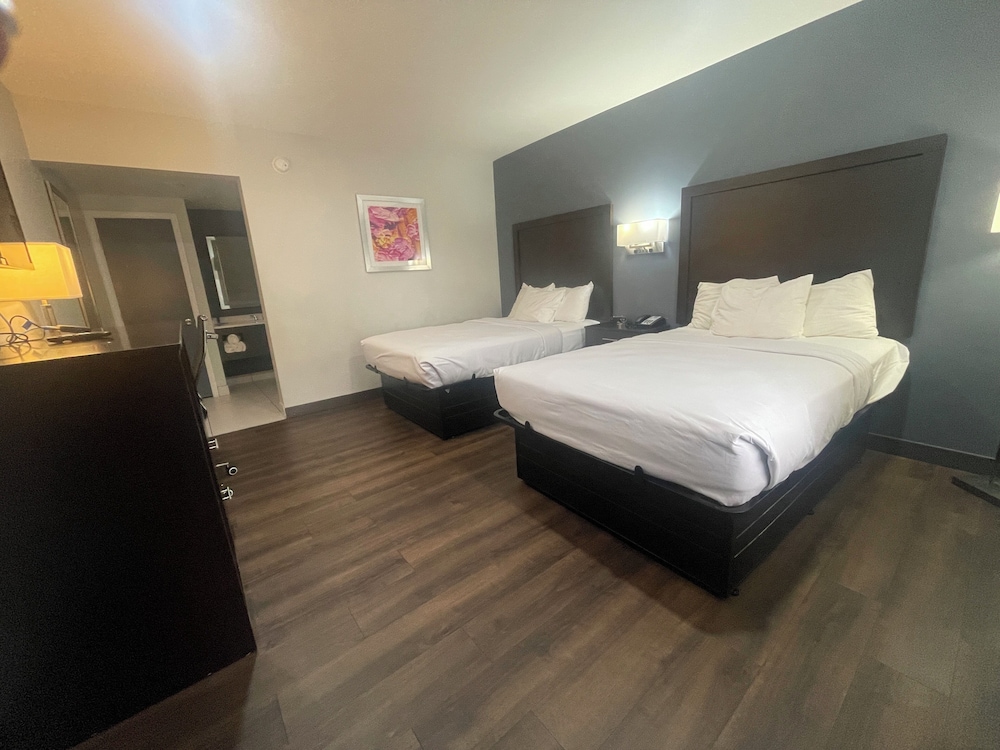 Motel6 Norfolk, VA – East Little Creek 15/50