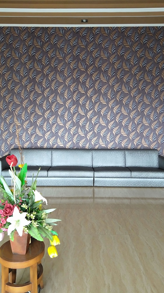 Malang City Boulevard Homestay And Resto 24/55