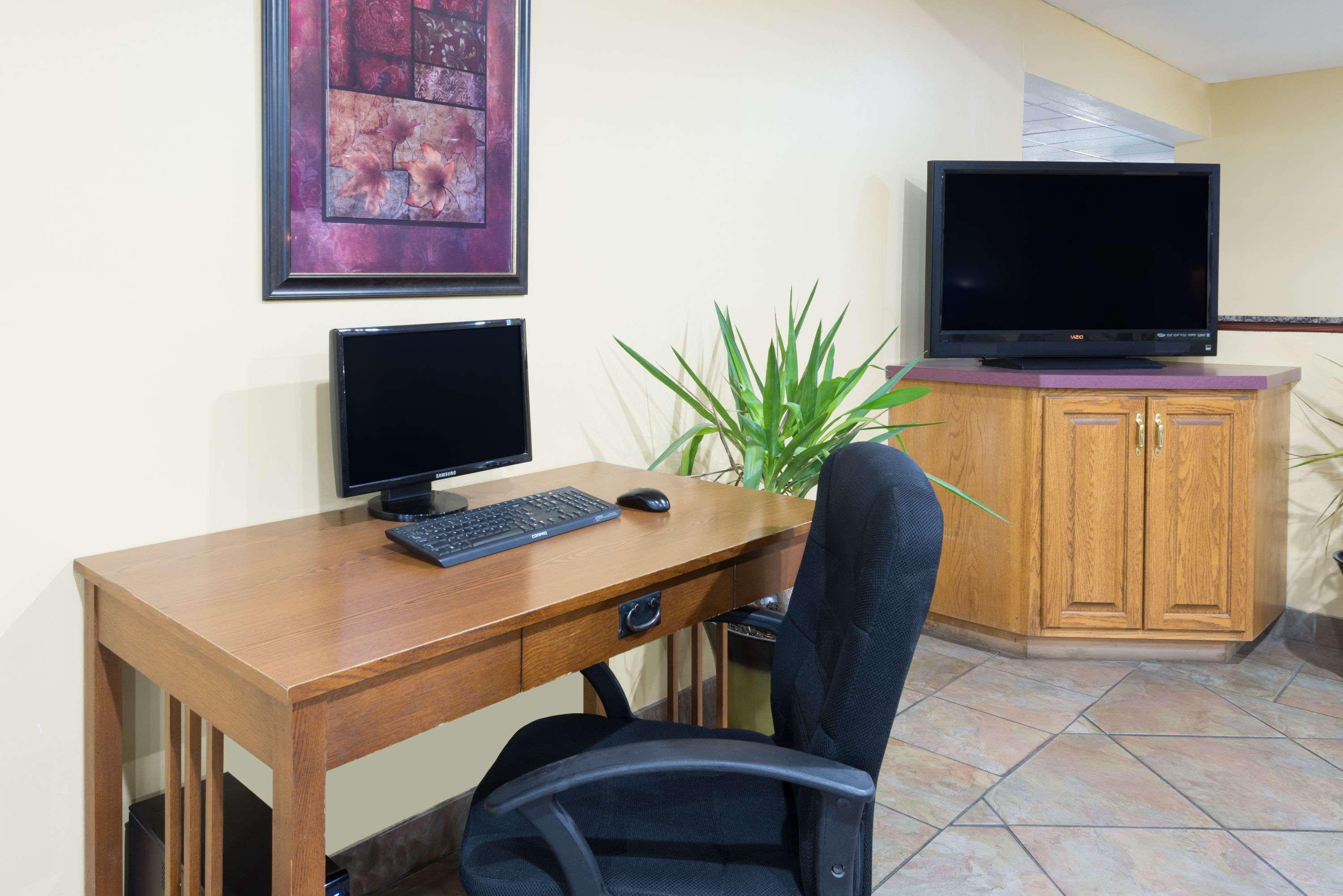Super 8 By Wyndham Morgantown 12/16