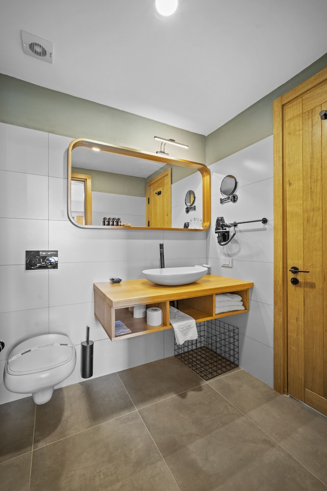 Zeyt Inn Hotel 31/32