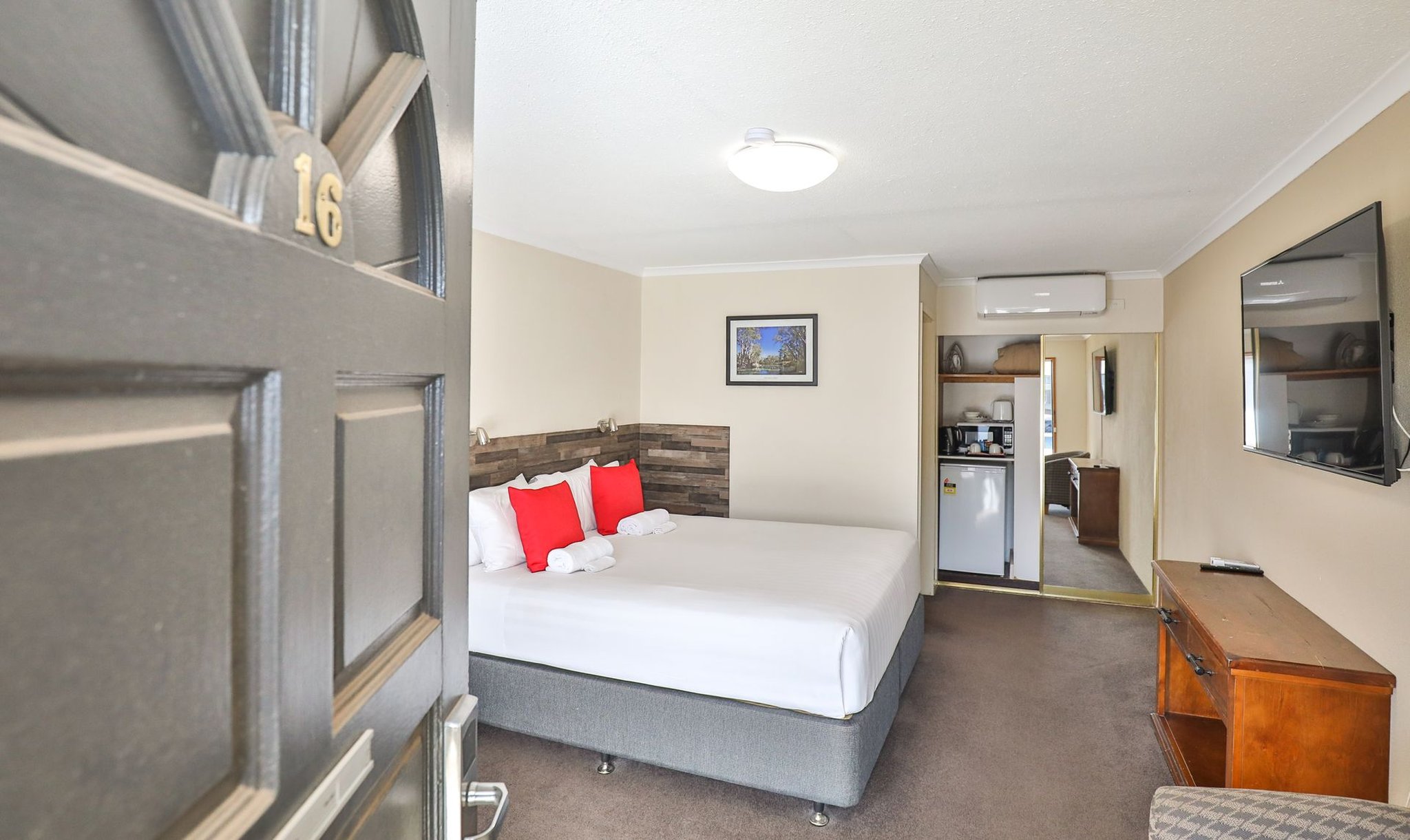 BOULEVARD MOTOR INN 6/27