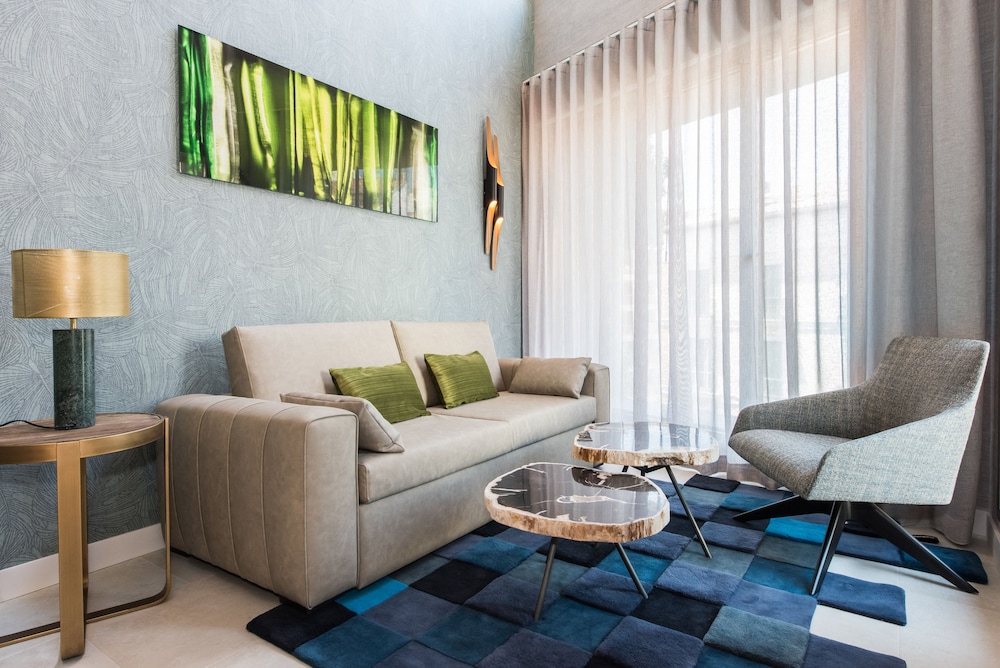 The Garden Suites 26/42