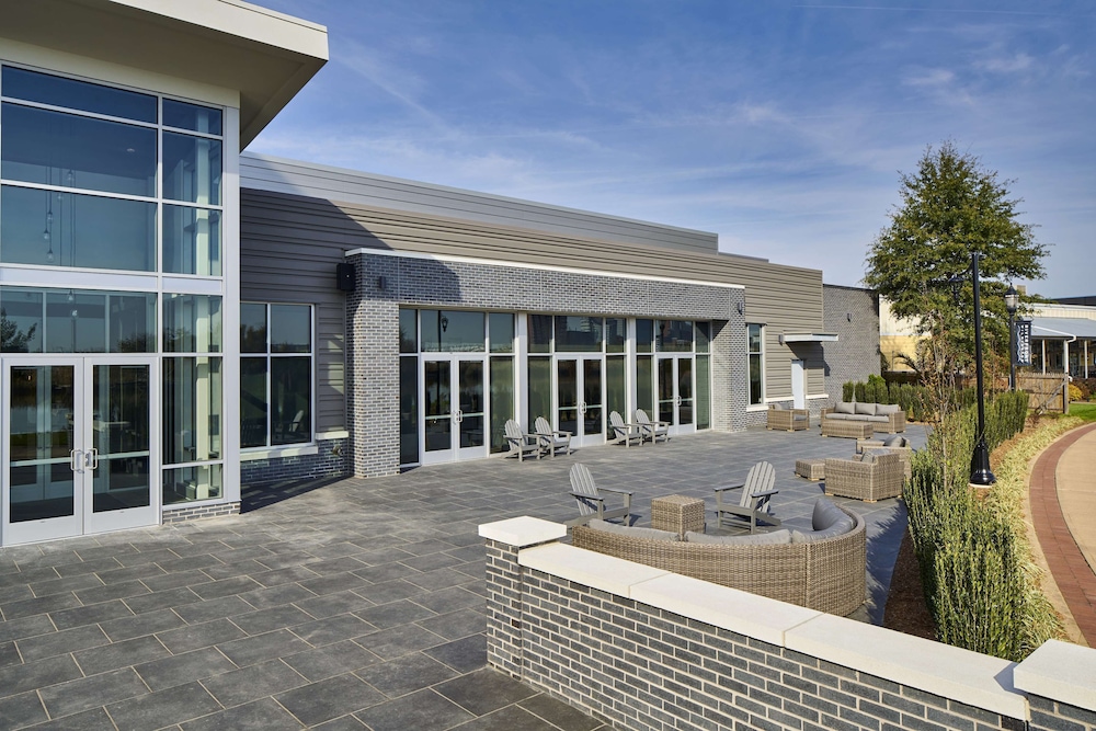 Hyatt Place Wilmington Riverfront 4/66
