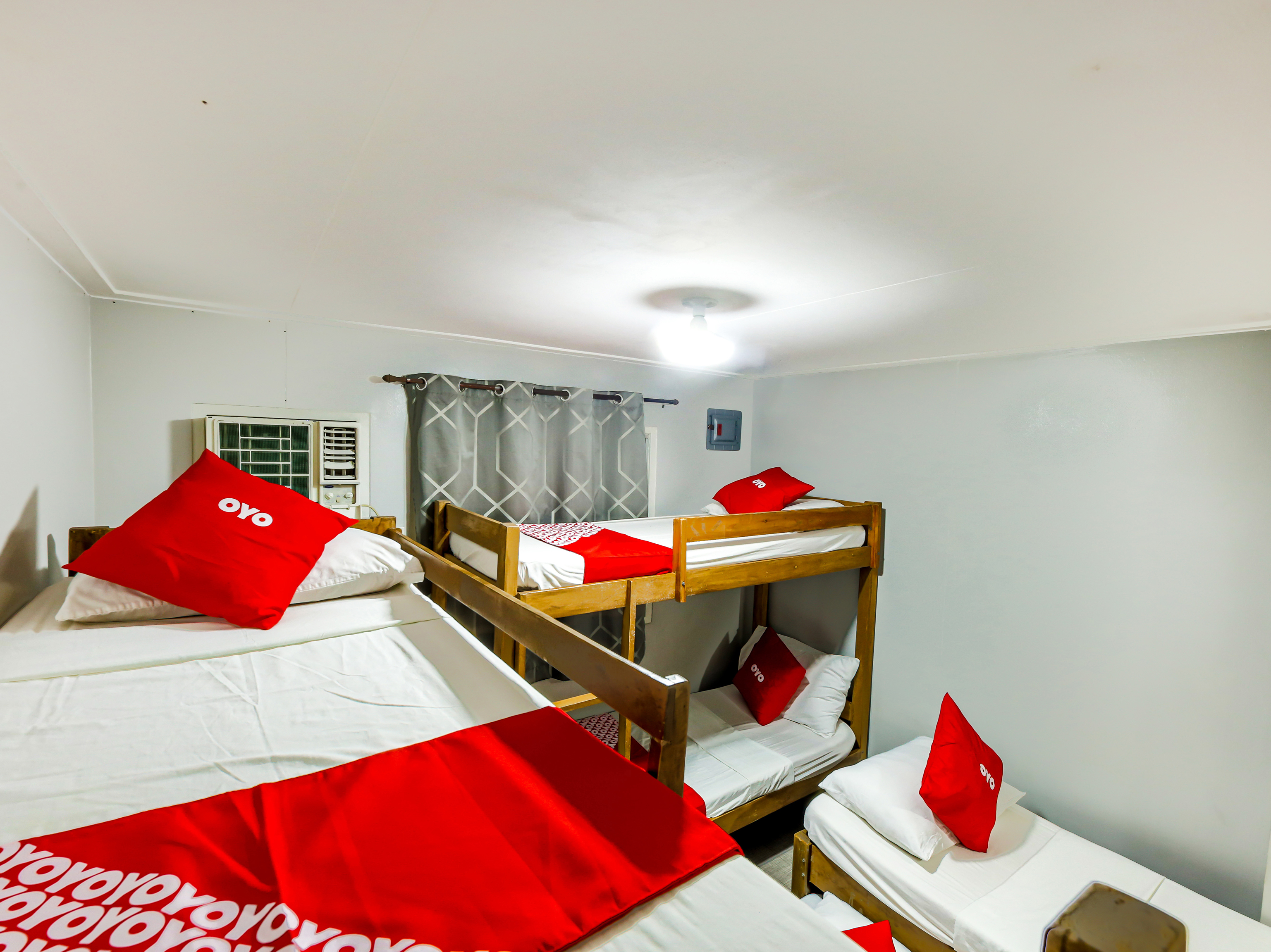 Metro Deluxe Residences 11/50