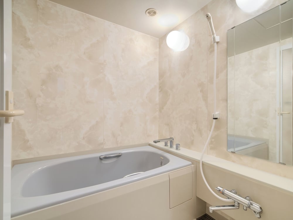 غرفة يابانية غربية ديلوكس بسريرين منفصلين وفرشتي فوتون مع أريكة