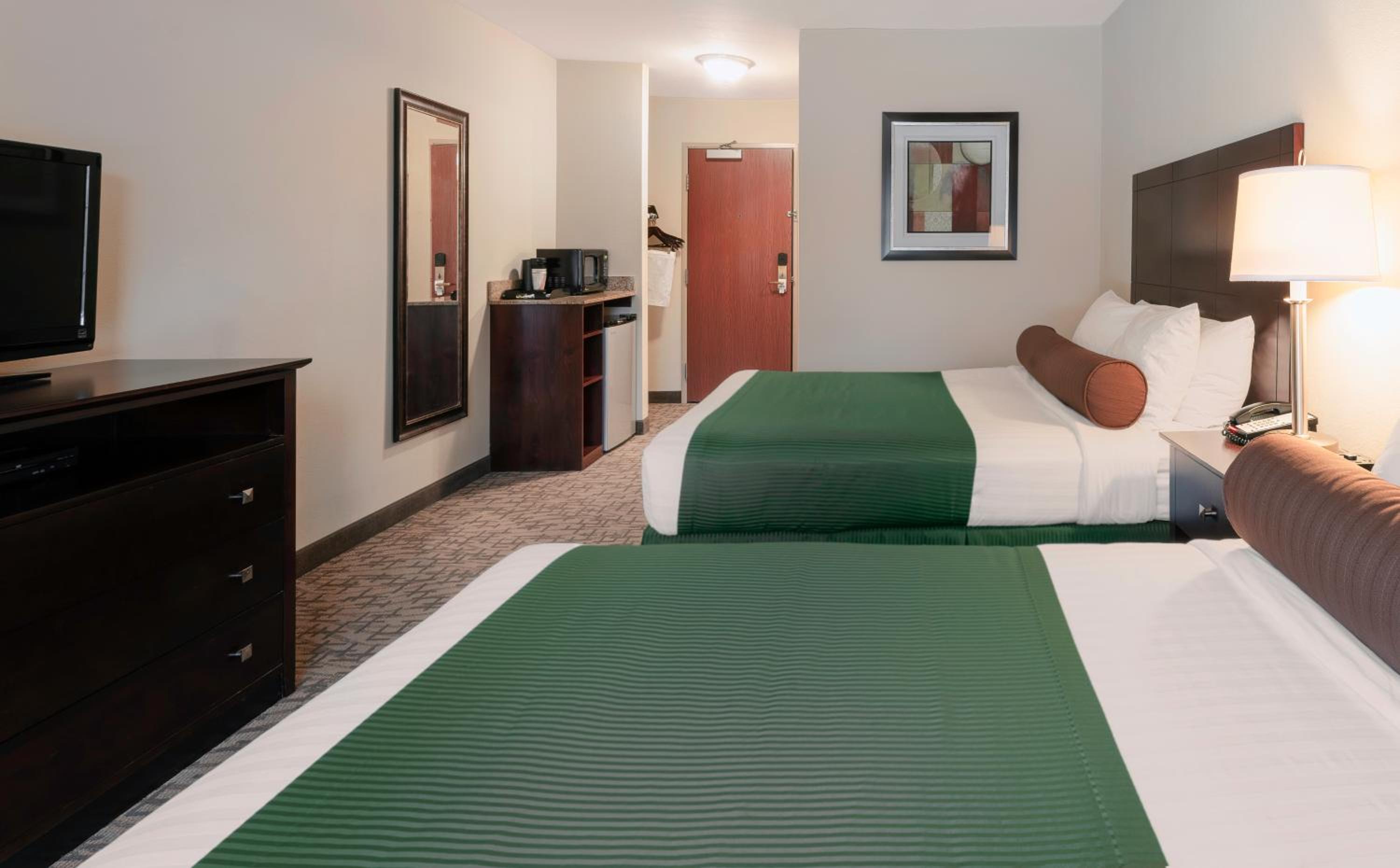 غرفة بسريرين كوين، Cobblestone Inn & Suites Durand 4/8