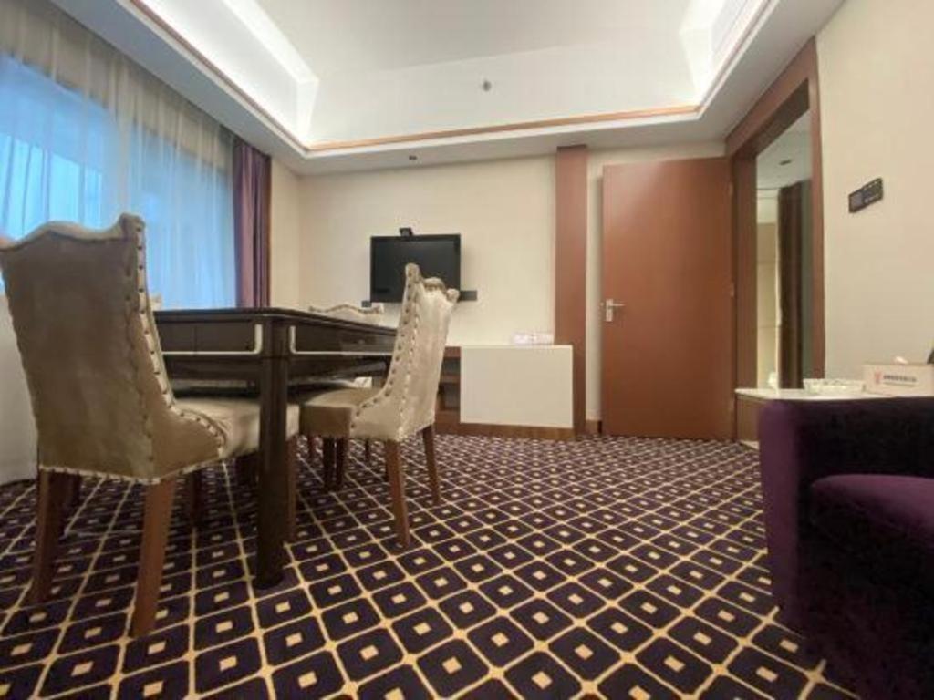 Yaoxi Dynasty Hotel 42/47