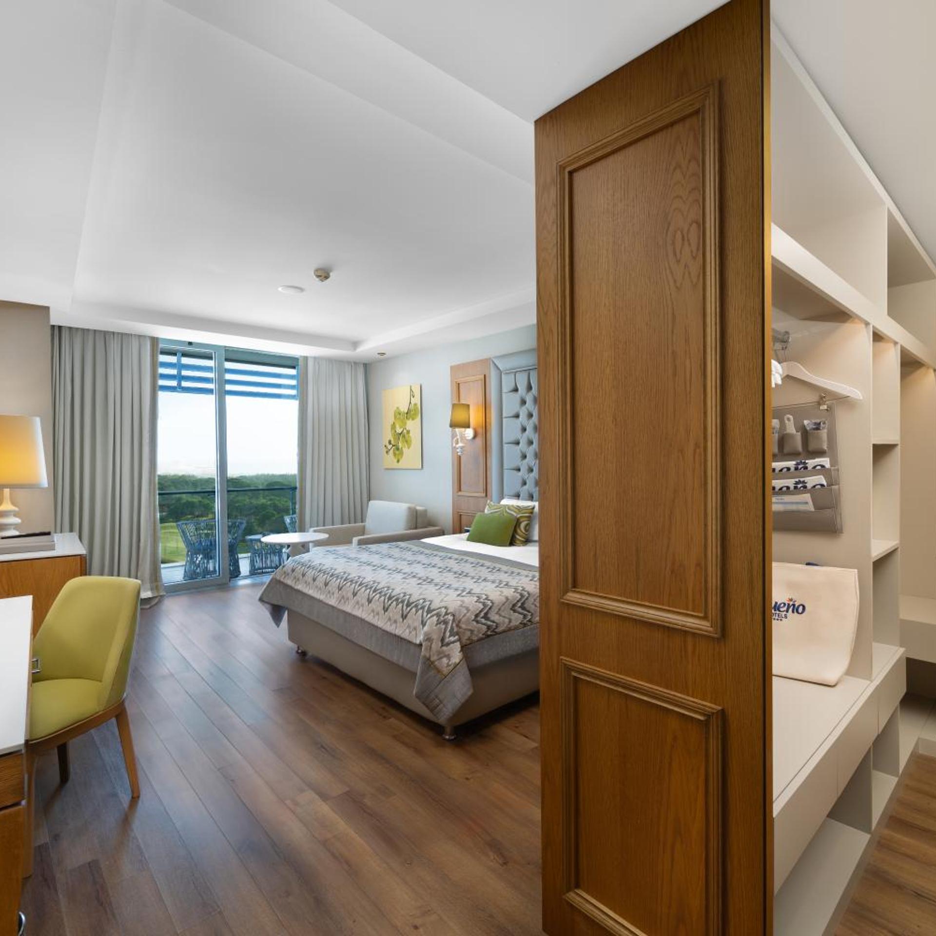Deluxe, Suite, Land and Golf View