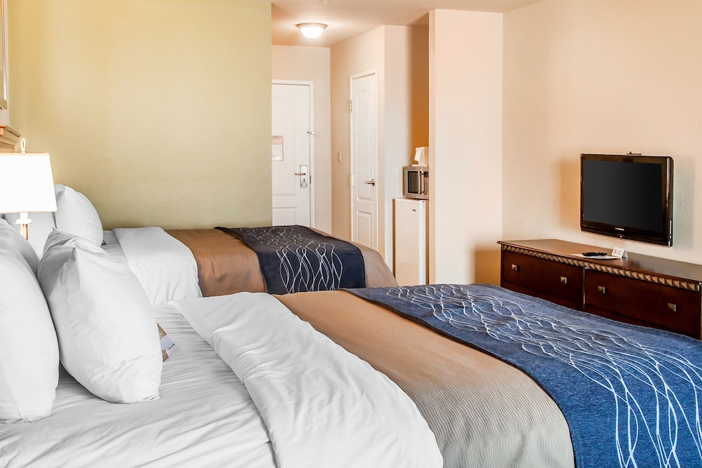 Comfort Inn & Suites Elk City South 17/37