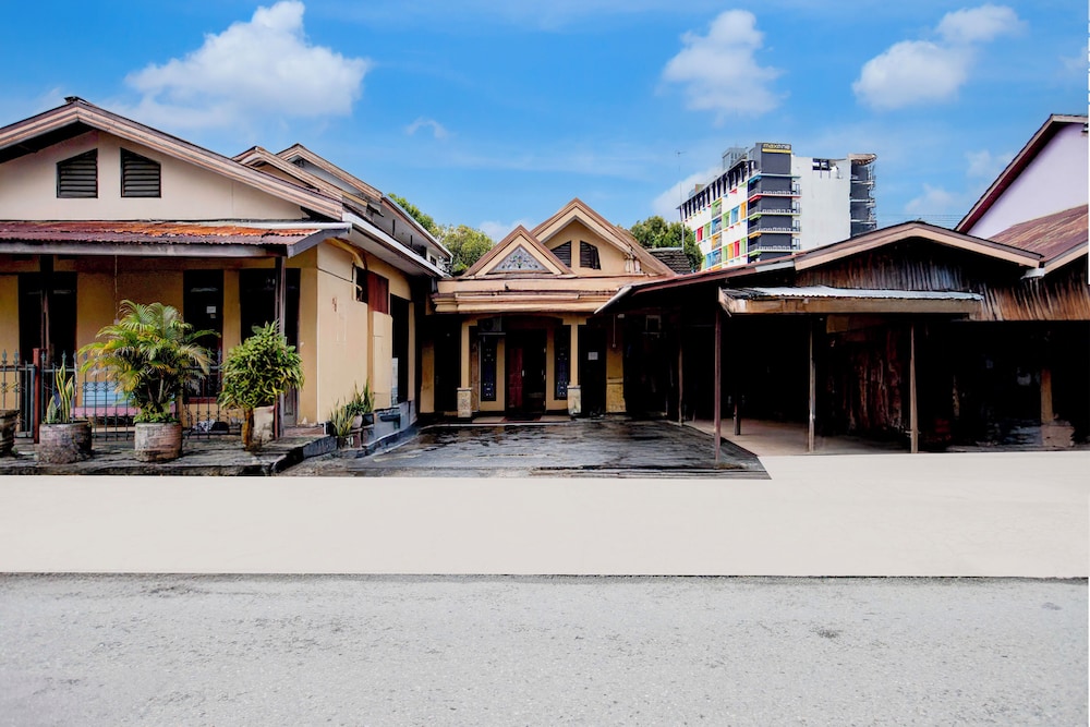 Hotel O Balikpapan near Taman Beruang Madu formerly Palm Cafe Inn 6/34
