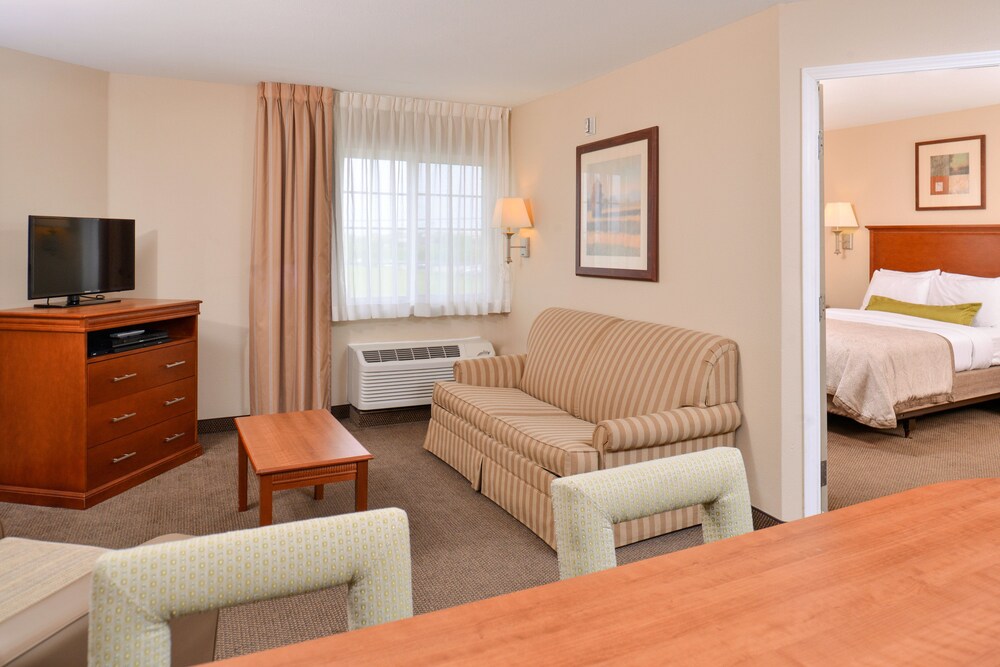 Candlewood Suites Lafayette- River Ranch 33/58