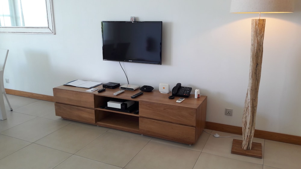 Villasun Seafront Apartment at Cap Ouest 13/29
