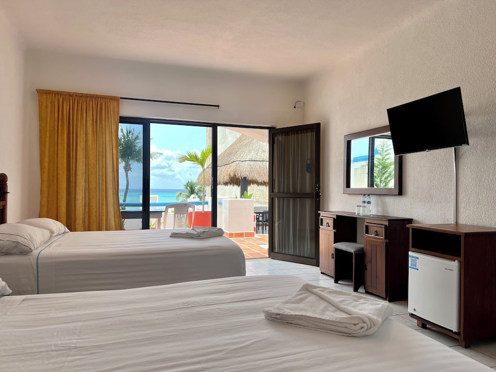 STANDARD, 2 DOUBLE BEDS, OCEAN VIEW