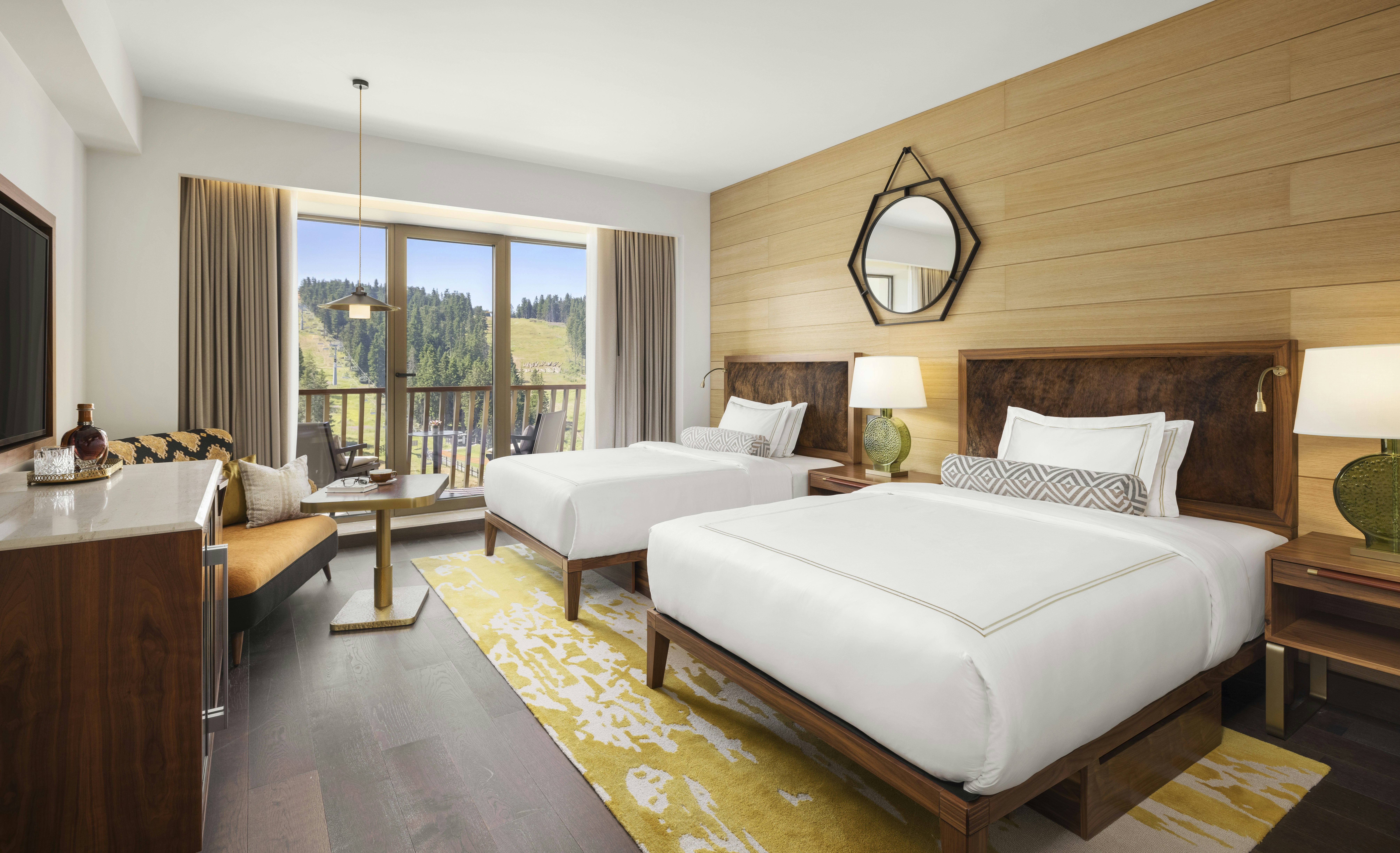 Room, 2 Queen Beds, Slope View, Balcony